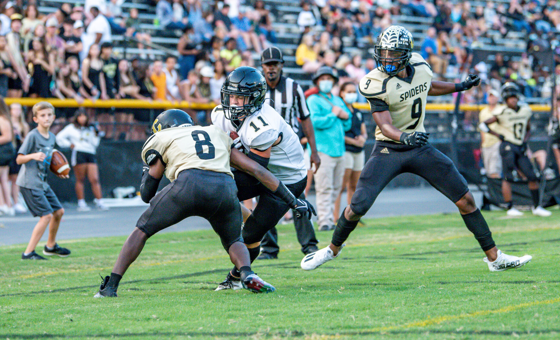 The Warriors dominated the Spiders 49-21.